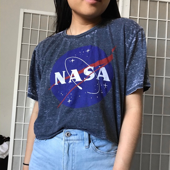 Cropped NASA graphic T-shirt - Picture 1 of 3